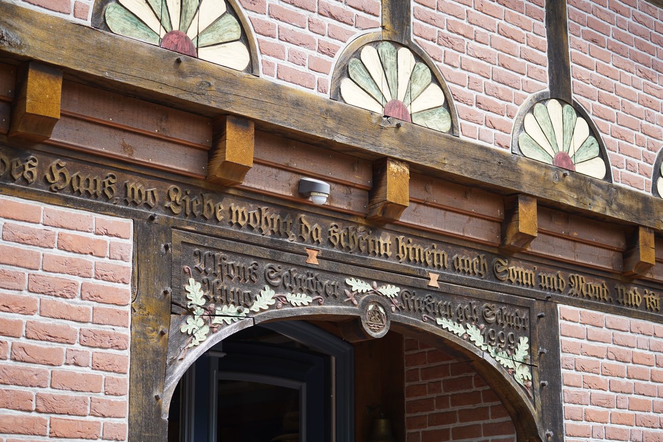 Fachwerk-Fassade mit Holz und Putz im Bestand