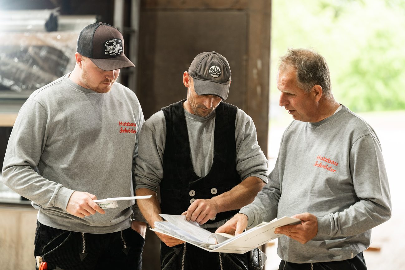 Team von Holzbau Schröder bei der Projektplanung