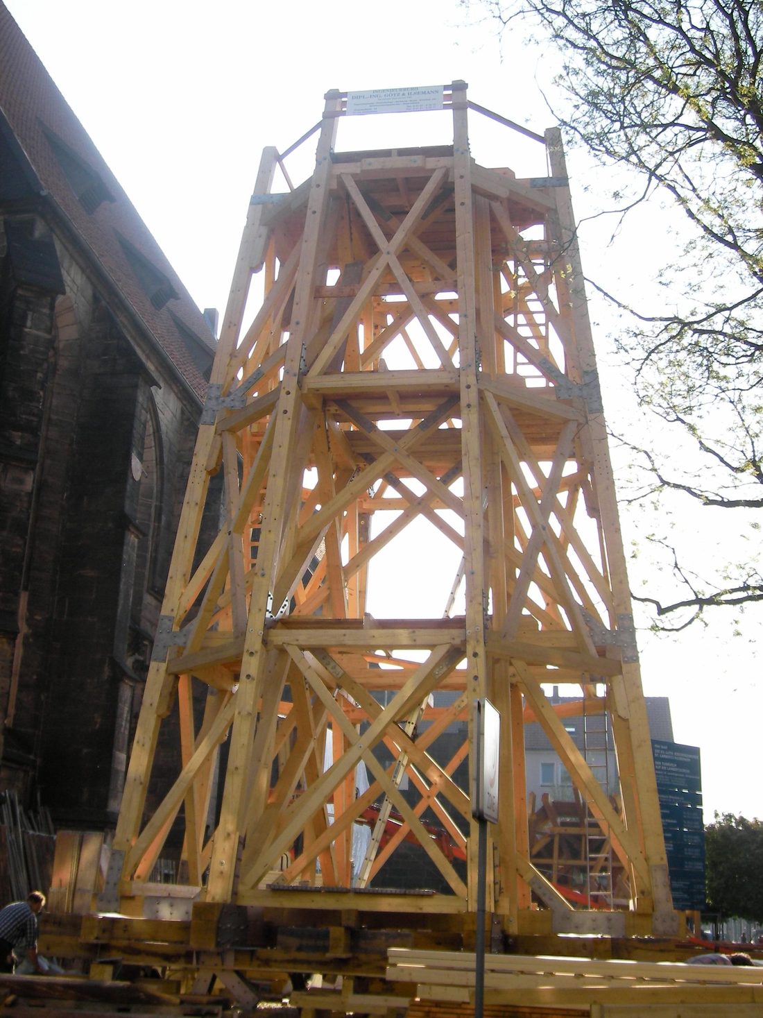 Vorgefertigtes Holz-Turmskelett von Holzbau Schröder